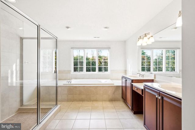 950 BORTONS LANDING RD, Moorestown, NJ 08057