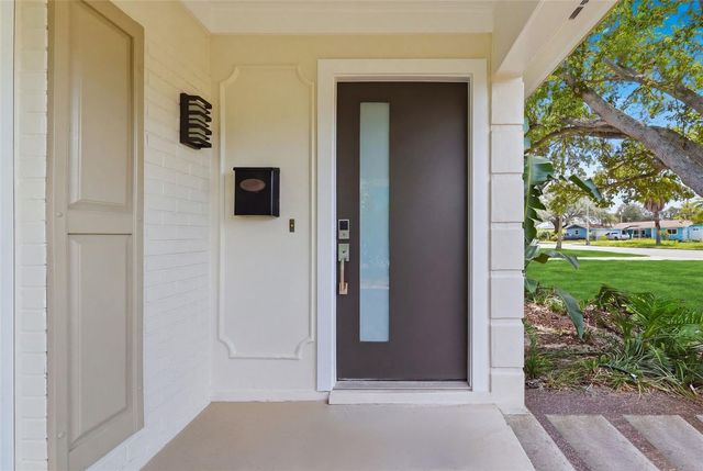 615 E DAVIS BOULEVARD, Tampa, FL 33606