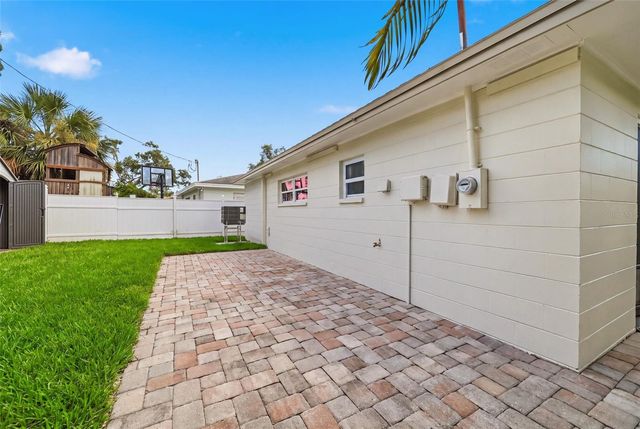615 E DAVIS BOULEVARD, Tampa, FL 33606