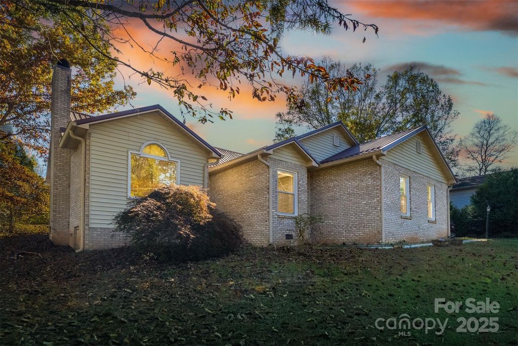 2693 Farmland Acres Road, Morganton, NC 28655