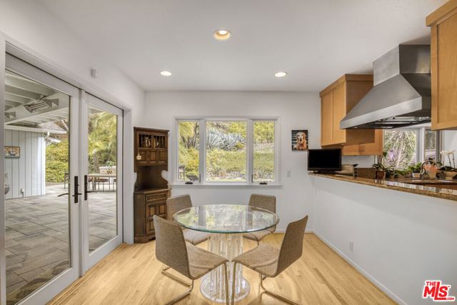 1250 Roscomare Road, Los Angeles, CA 90077