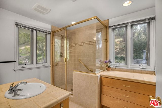 1250 Roscomare Road, Los Angeles, CA 90077