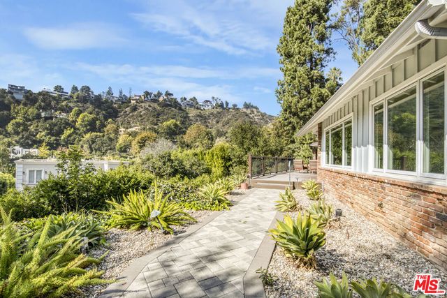 1250 Roscomare Road, Los Angeles, CA 90077