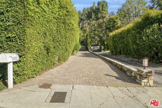 1250 Roscomare Road, Los Angeles, CA 90077