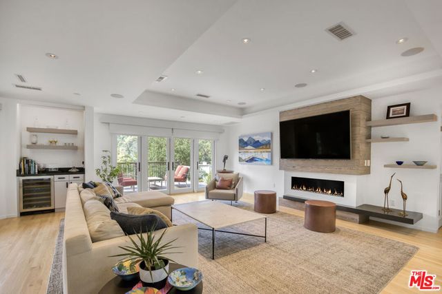 1250 Roscomare Road, Los Angeles, CA 90077