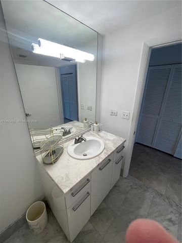 253 NE 2nd St 223, Miami, FL 33132