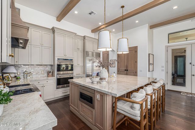 2816 E CLARK Drive, Gilbert, AZ 85297