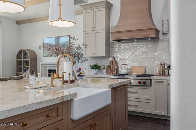 2816 E CLARK Drive, Gilbert, AZ 85297