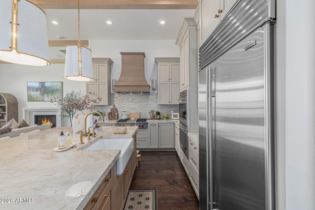 2816 E CLARK Drive, Gilbert, AZ 85297