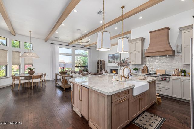 2816 E CLARK Drive, Gilbert, AZ 85297