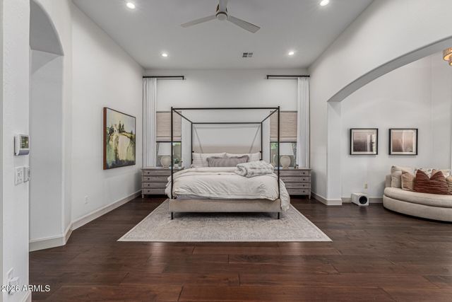 2816 E CLARK Drive, Gilbert, AZ 85297