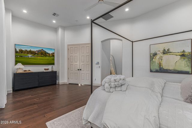 2816 E CLARK Drive, Gilbert, AZ 85297