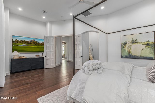 2816 E CLARK Drive, Gilbert, AZ 85297