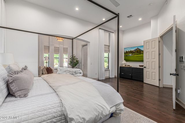 2816 E CLARK Drive, Gilbert, AZ 85297