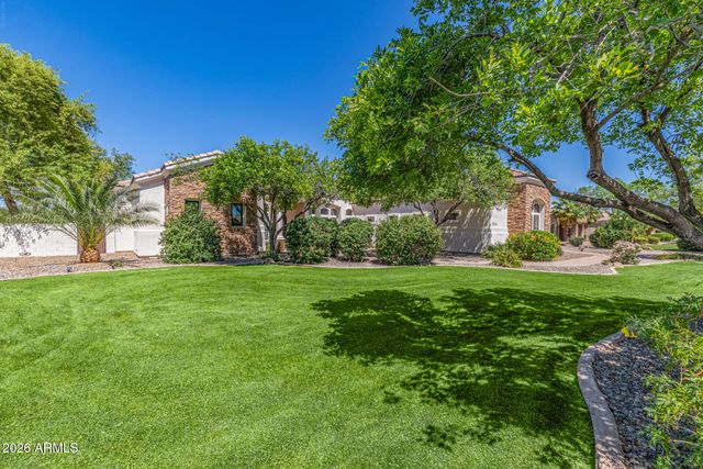 2816 E CLARK Drive, Gilbert, AZ 85297
