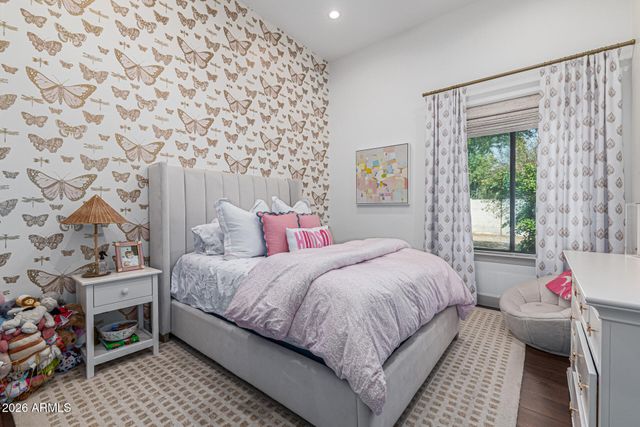 2816 E CLARK Drive, Gilbert, AZ 85297
