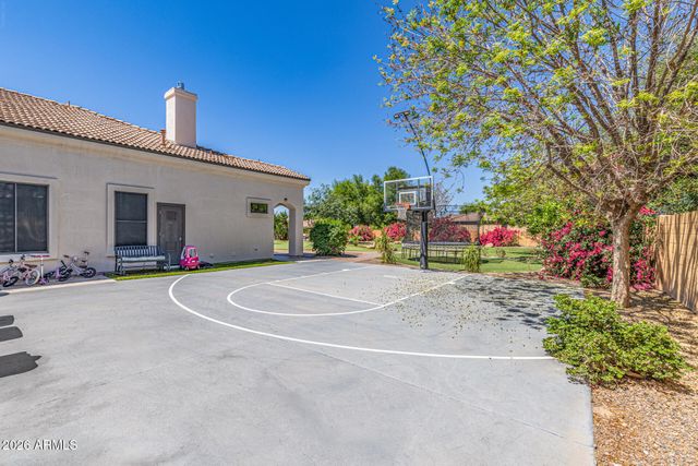 2816 E CLARK Drive, Gilbert, AZ 85297