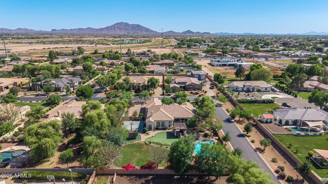 2816 E CLARK Drive, Gilbert, AZ 85297