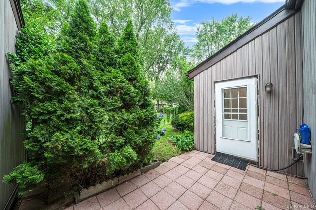 194 Strathmore Gate Drive, Stony Brook, NY 11790