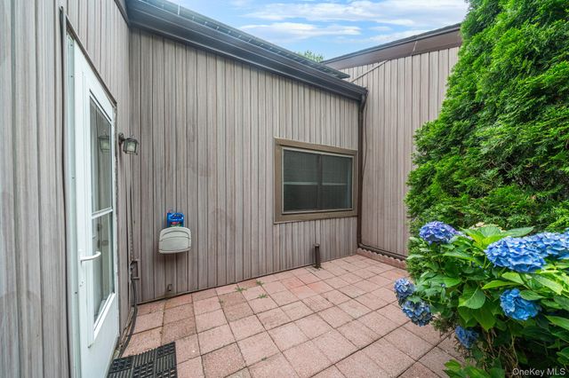 194 Strathmore Gate Drive, Stony Brook, NY 11790