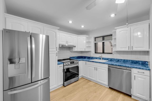 194 Strathmore Gate Drive, Stony Brook, NY 11790