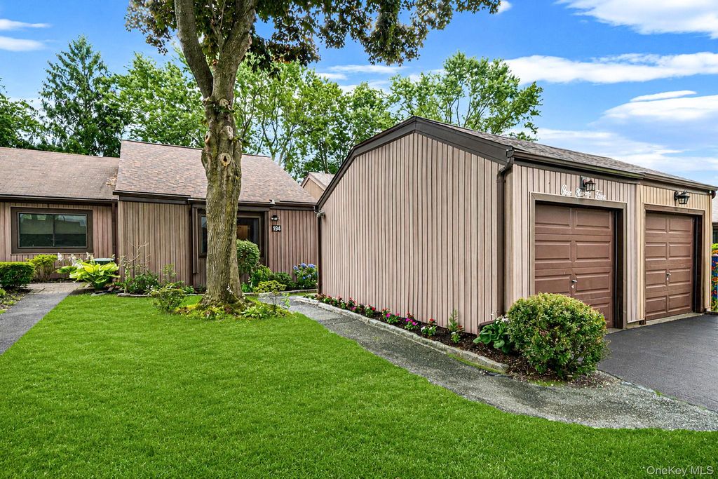 194 Strathmore Gate Drive, Stony Brook, NY 11790