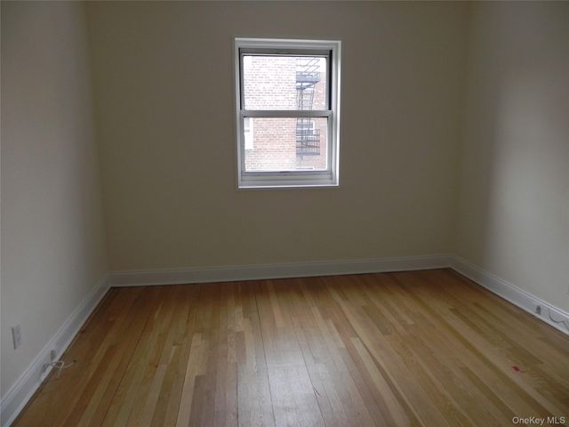 11 Schenck Avenue 2D, Great Neck, NY 11021