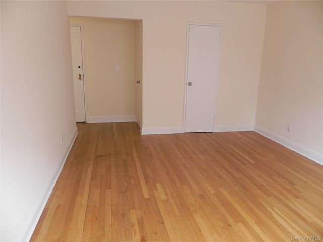 11 Schenck Avenue 2D, Great Neck, NY 11021