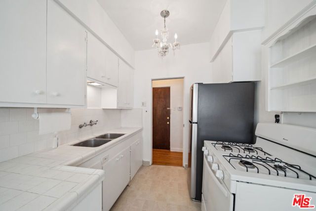 140 S Elm Drive 1, Beverly Hills, CA 90212