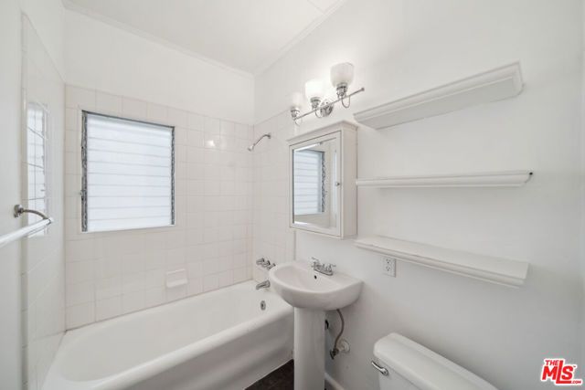 140 S Elm Drive 1, Beverly Hills, CA 90212