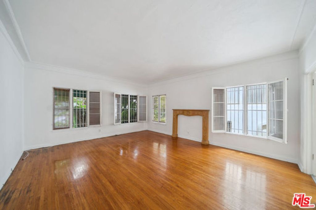 140 S Elm Drive 1, Beverly Hills, CA 90212