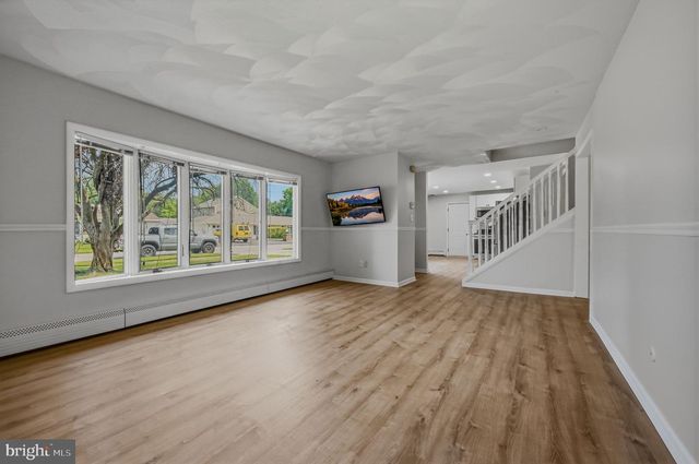24 KELLER RD, Newark, DE 19713