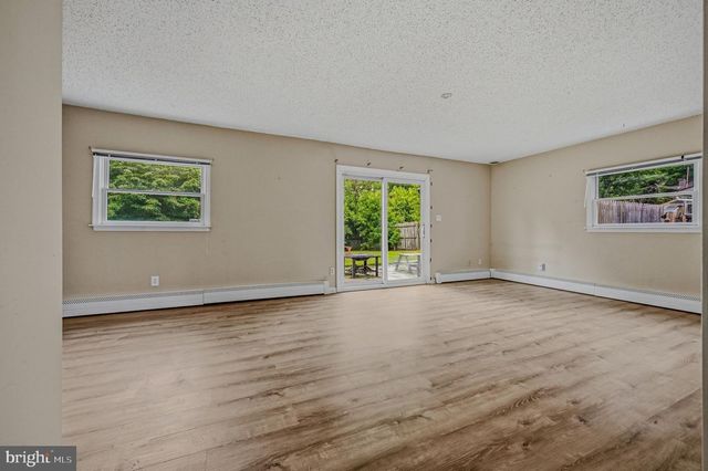 24 KELLER RD, Newark, DE 19713