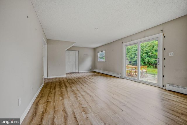 24 KELLER RD, Newark, DE 19713
