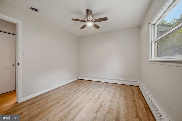 24 KELLER RD, Newark, DE 19713