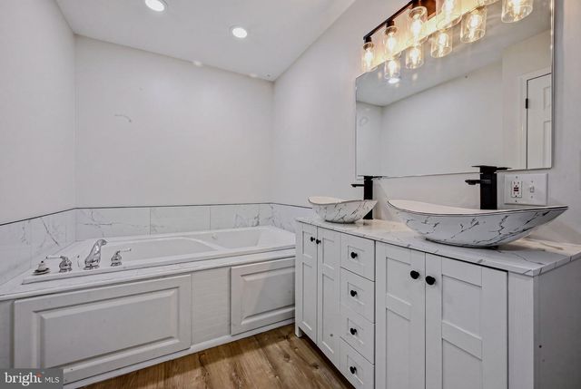 24 KELLER RD, Newark, DE 19713