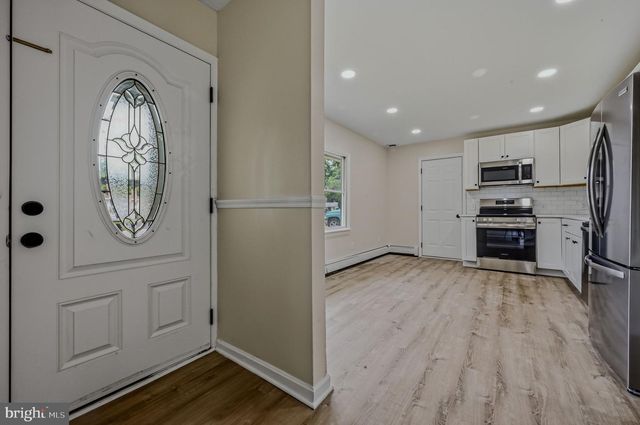 24 KELLER RD, Newark, DE 19713