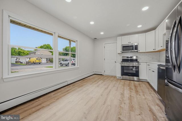 24 KELLER RD, Newark, DE 19713