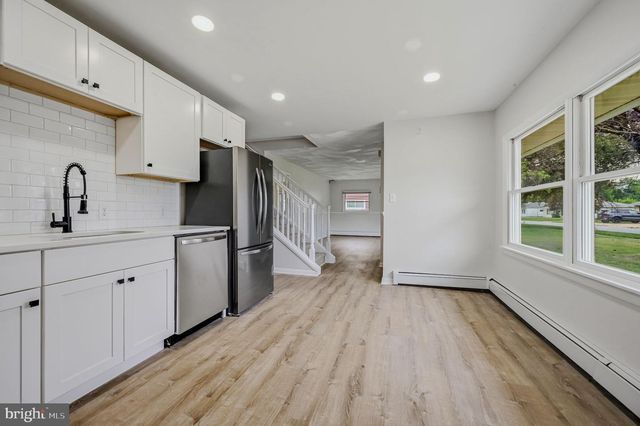 24 KELLER RD, Newark, DE 19713