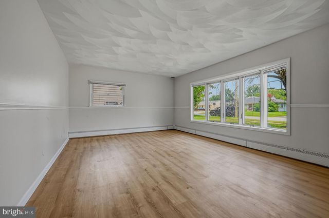 24 KELLER RD, Newark, DE 19713