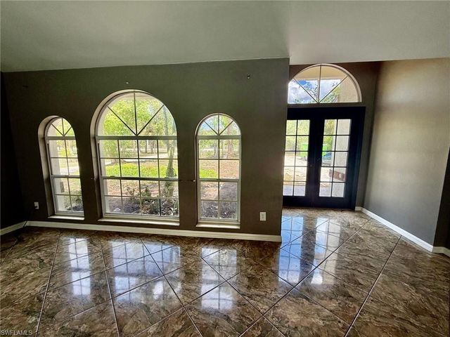 4070 Golden Gate BLVD E, Naples, FL 34120