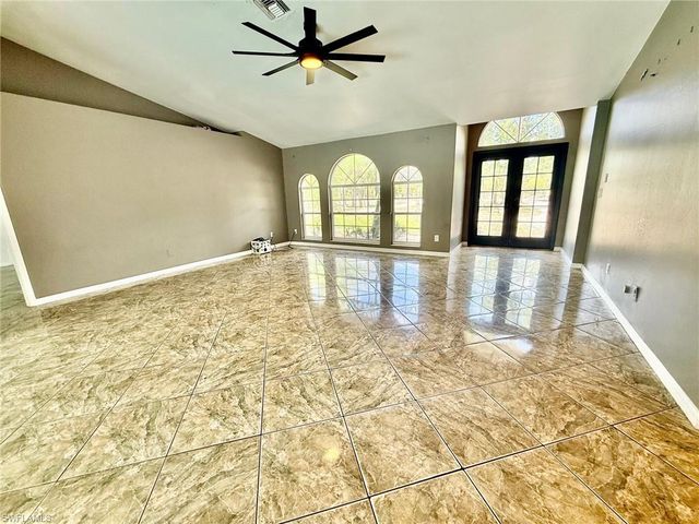 4070 Golden Gate BLVD E, Naples, FL 34120