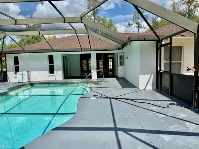 4070 Golden Gate BLVD E, Naples, FL 34120