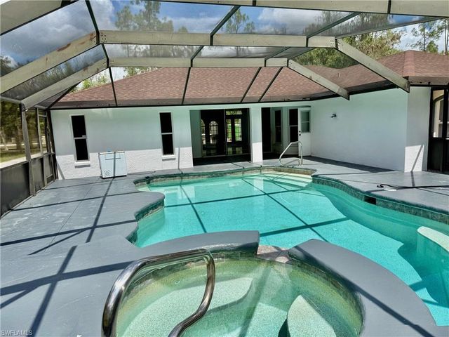 4070 Golden Gate BLVD E, Naples, FL 34120