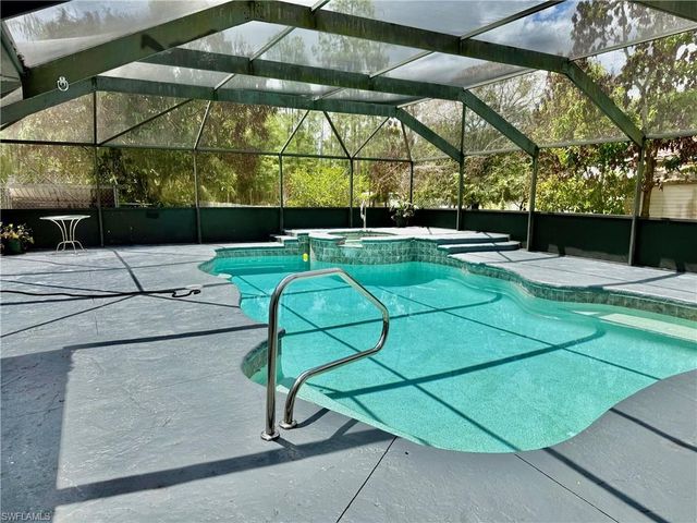 4070 Golden Gate BLVD E, Naples, FL 34120