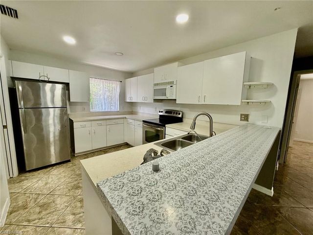 4070 Golden Gate BLVD E, Naples, FL 34120