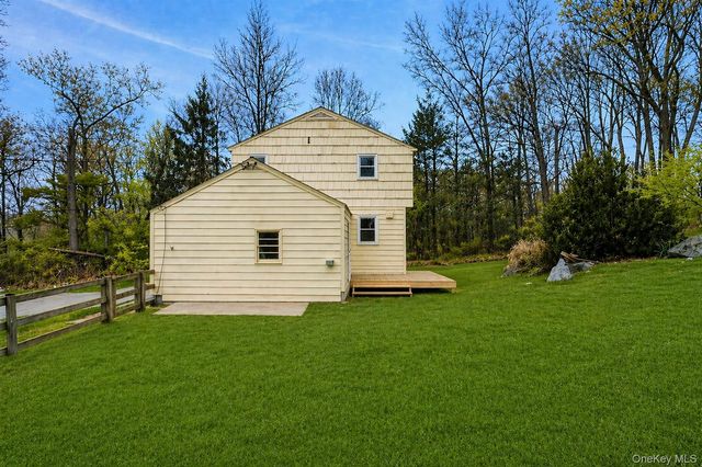 24 Carolyn Way, Somers, NY 10589