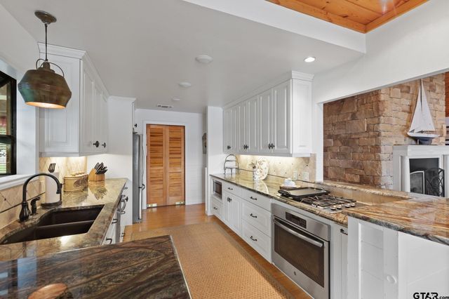 307 King Laurence Ct, Scroggins, TX 75480