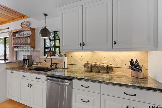 307 King Laurence Ct, Scroggins, TX 75480