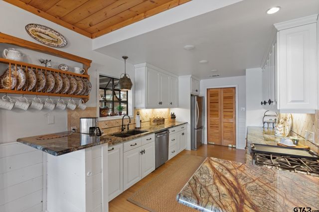 307 King Laurence Ct, Scroggins, TX 75480